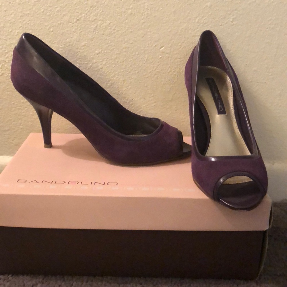 Bandolino purple suede heel in a size 7